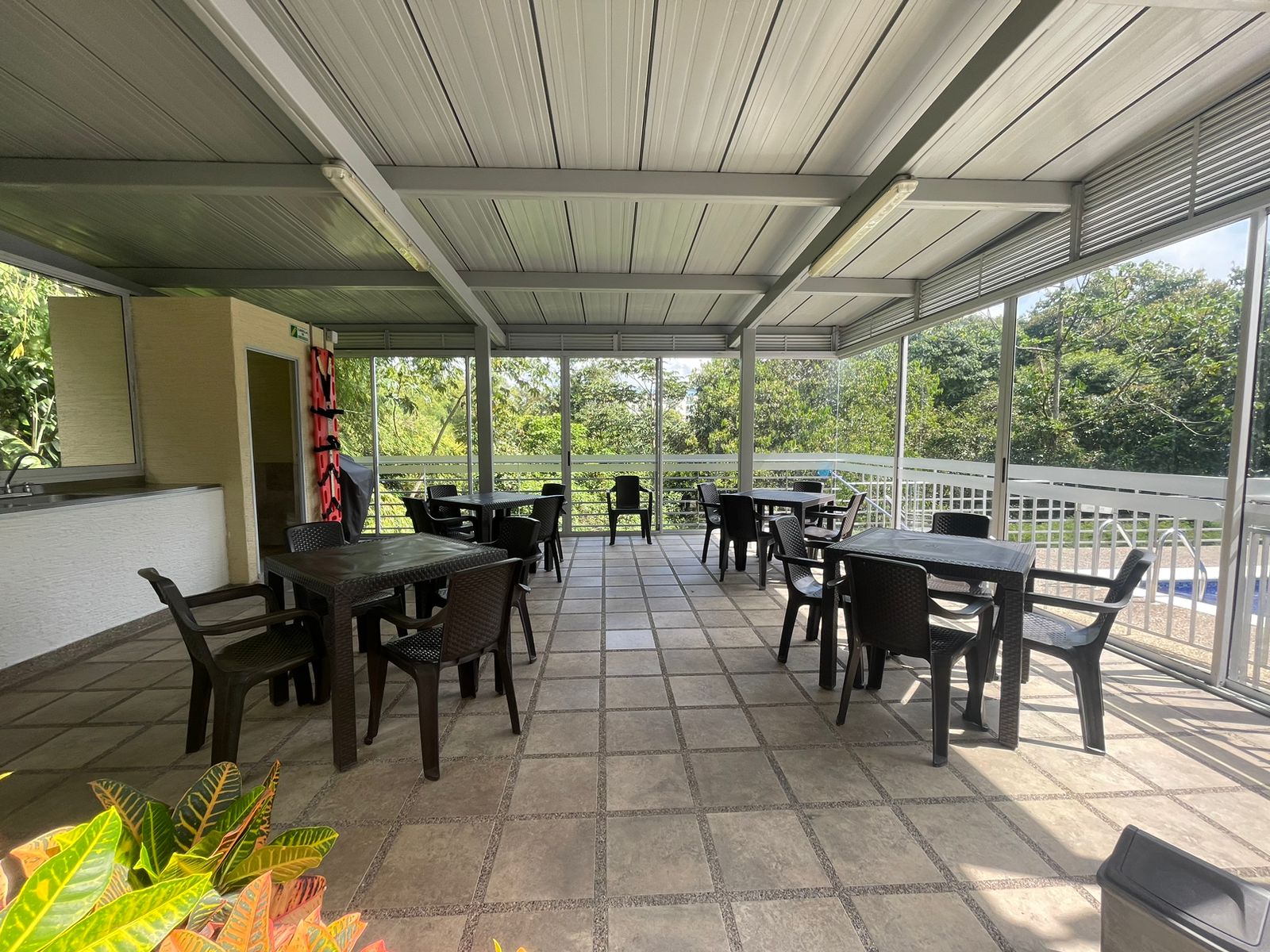 lindo apartamento amoblado al norte de armenia con espectaculares zonas sociales  (42).jpeg