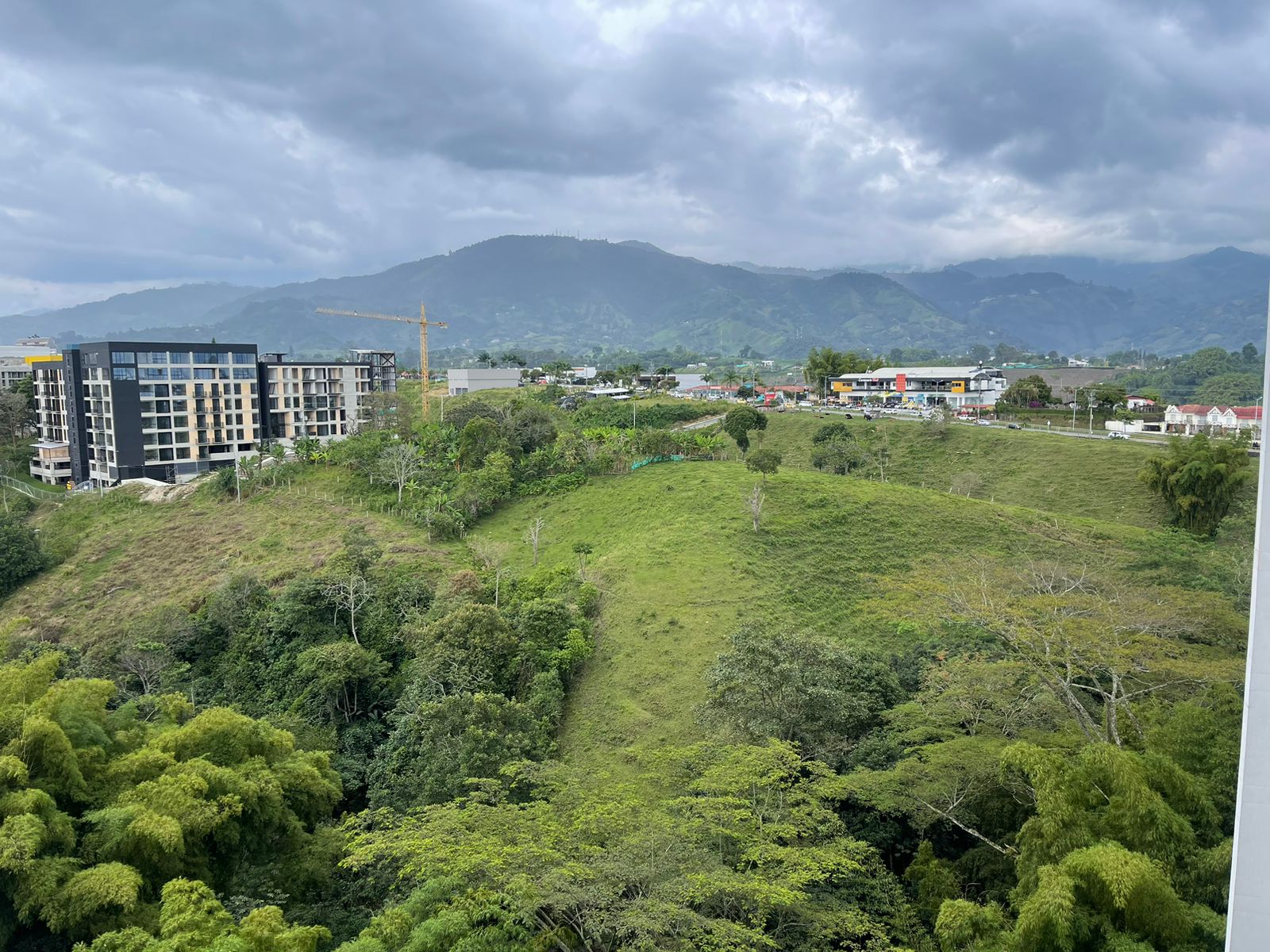 Apartamento amblado buen sector armenia con linda vista  (23).jpeg