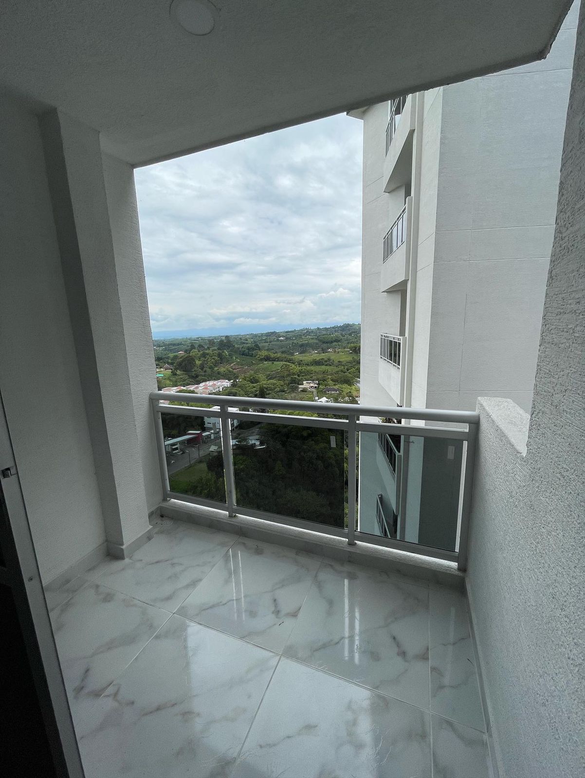 Se Vende Hermoso Apartamento En Zona Exclusiva Sector Oro Negro Norte Armenia Quindío (6).jpeg