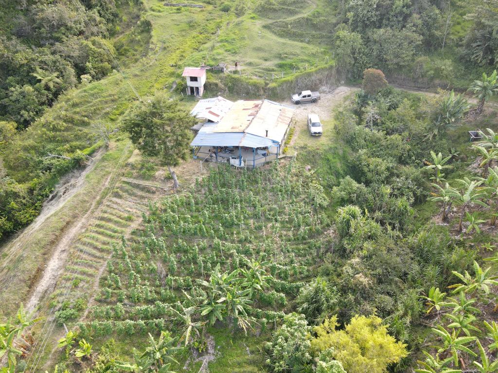Se Vende Hermosa Finca A 7KM Del Municipio De Calarca (25).jpeg
