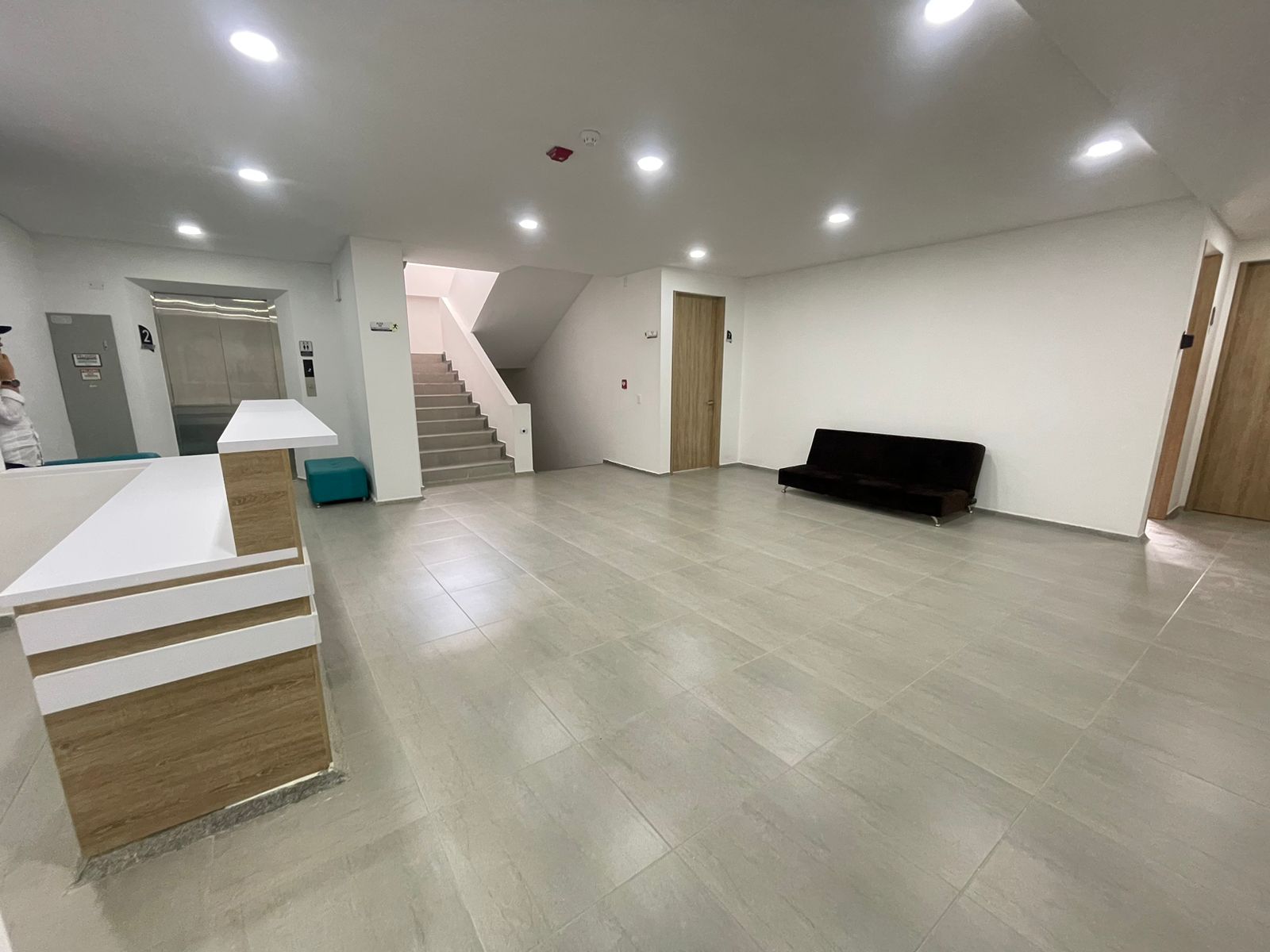 se arrienda consultorio ezona central de la ciuda de armenia (11).jpg