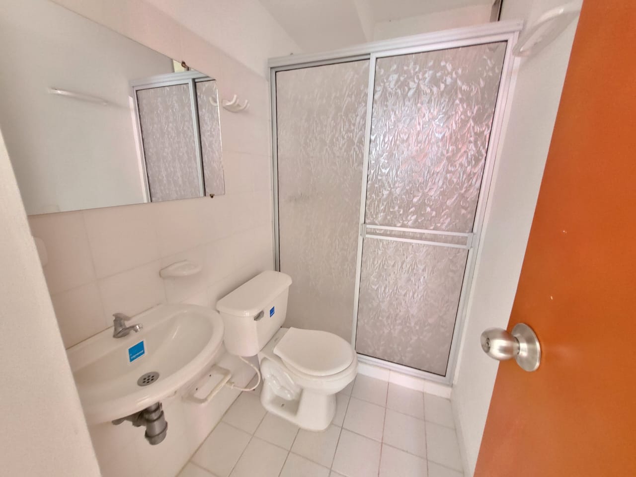 se arrienda apto al frente de mercar (3).jpeg