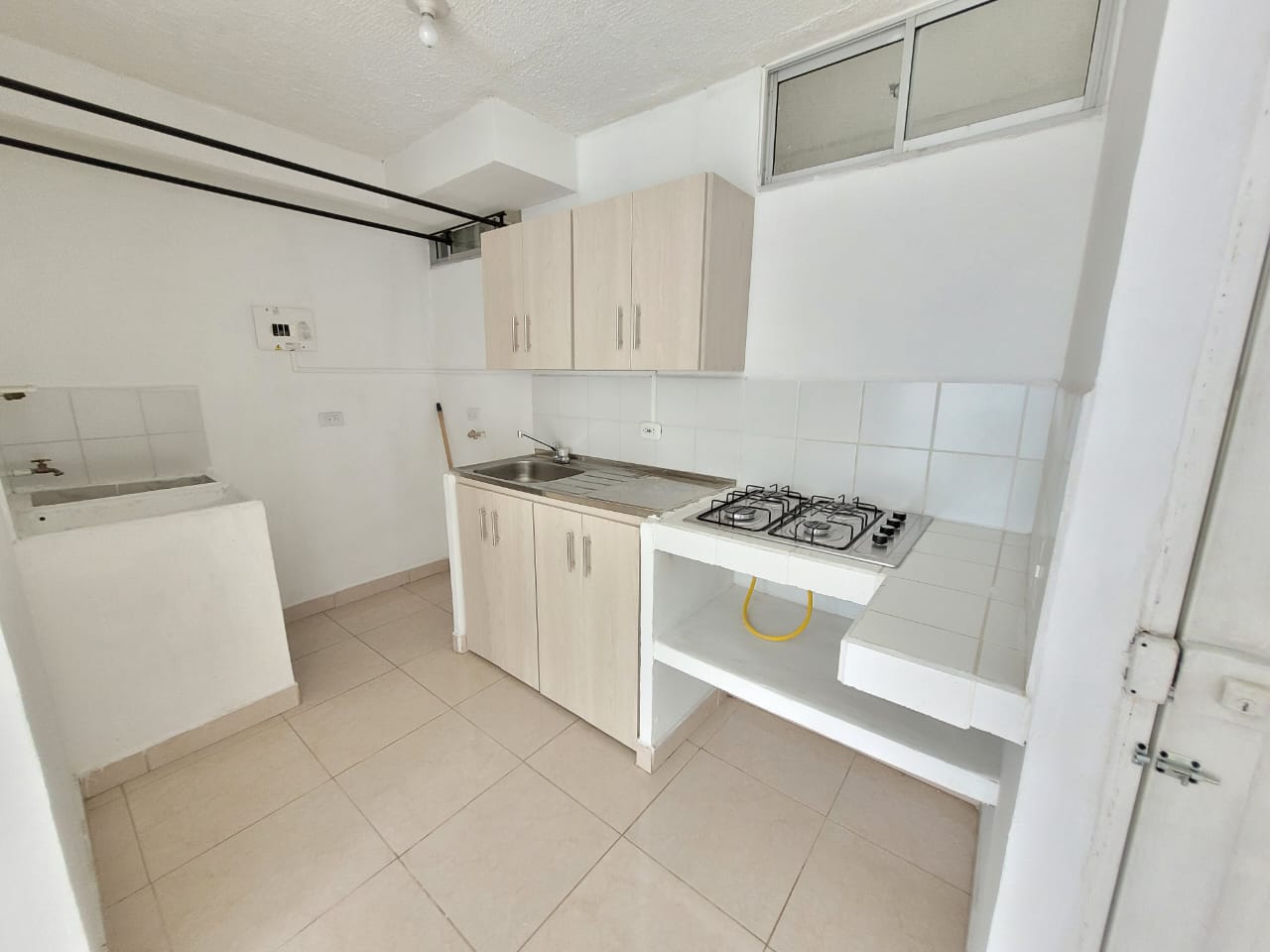 se arrienda apto al frente de mercar (12).jpeg