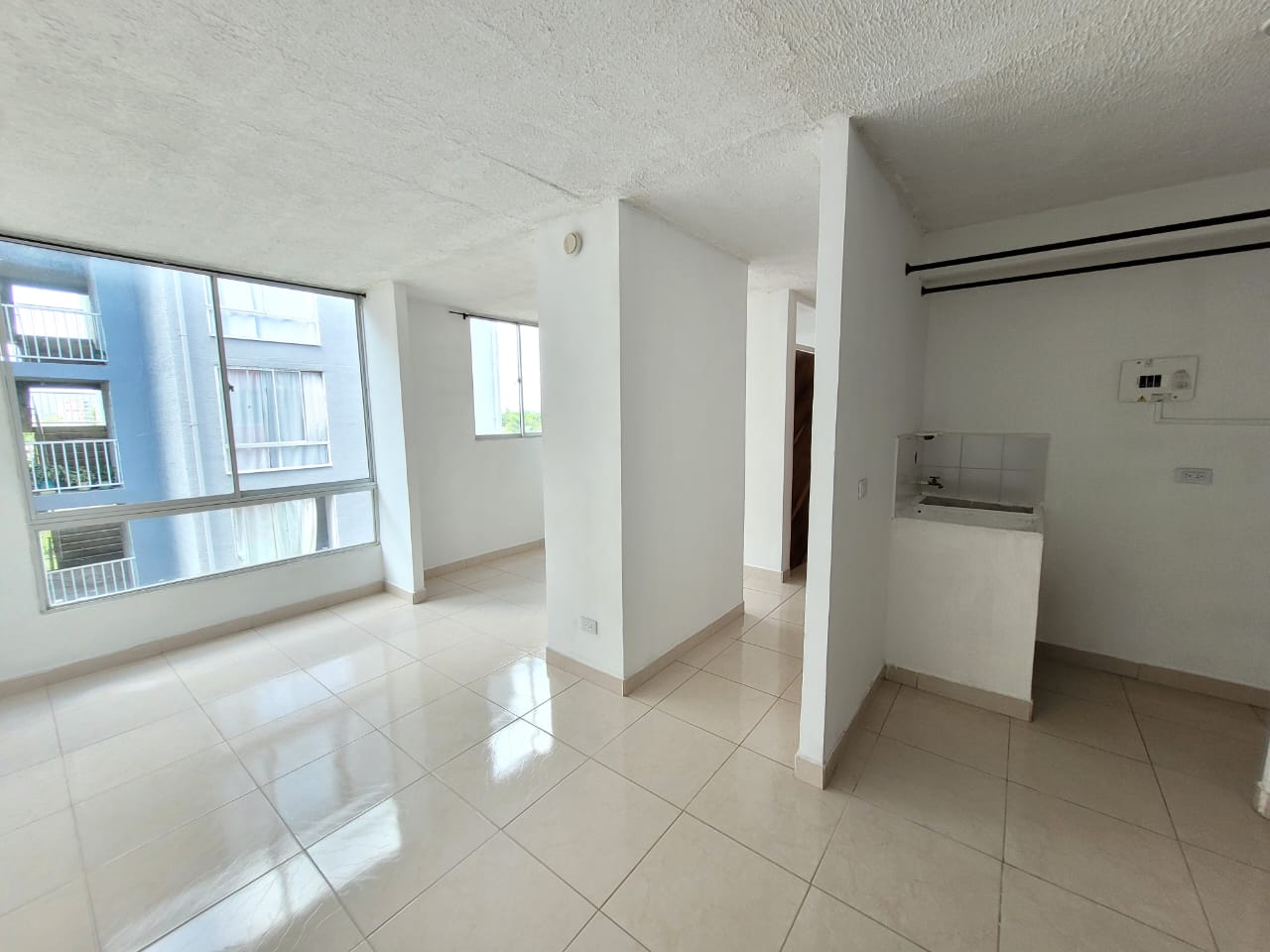 se arrienda apto al frente de mercar (1).jpeg