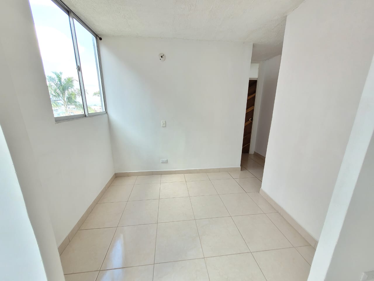 se arrienda apto al frente de mercar (11).jpeg