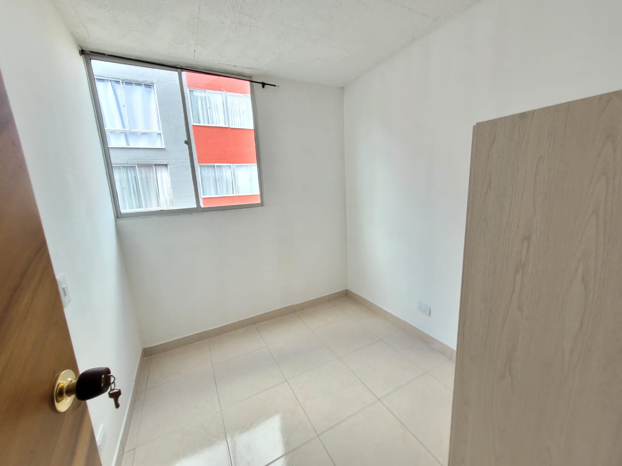 se arrienda apto al frente de mercar (9).jpeg