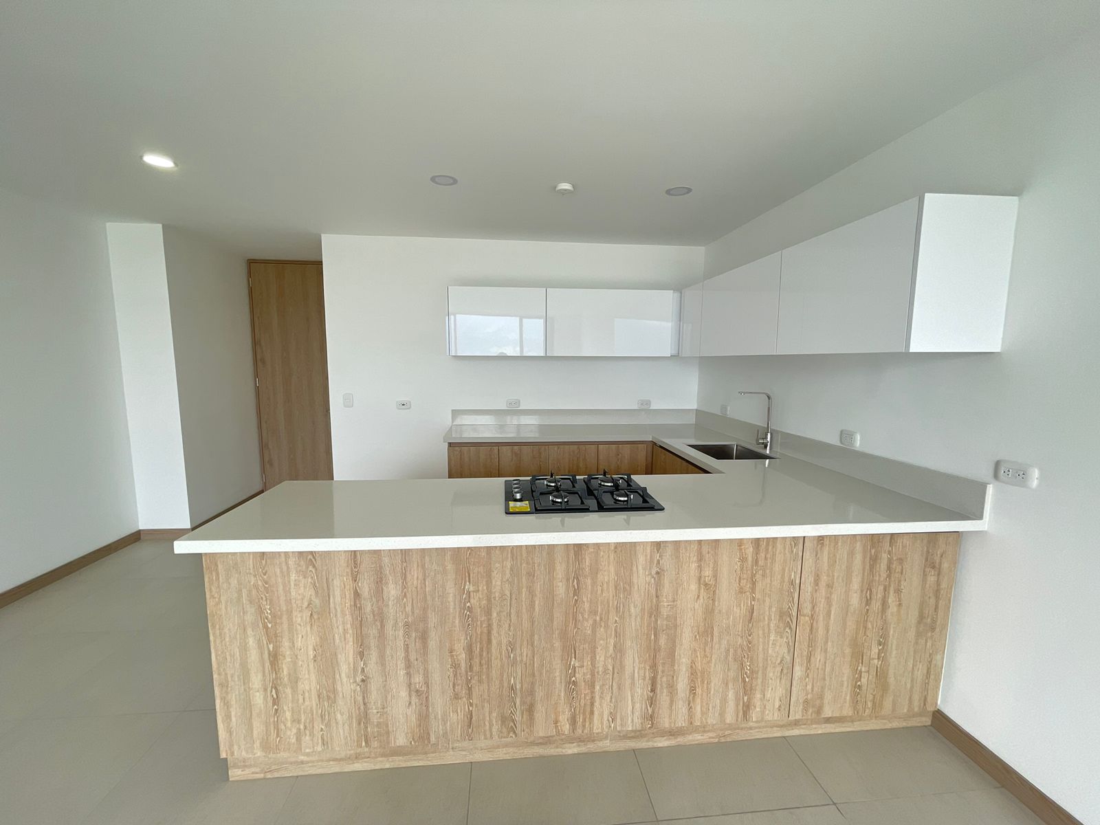 SE ARRIENDA APARTAMENTO SECTOR AVENIDA BOL (15).jpeg
