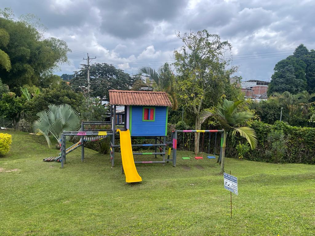 ZONAS SOCIALES PISCINA APARTAMENTO AMOBLADO ARMENIA QUINDIO TEBAIDA  (8).jpeg