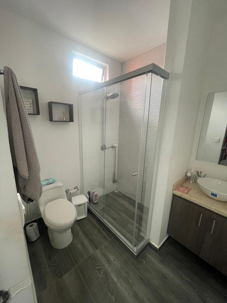 SE VENDE HERMOSA CASA REMODELADA VIA EL EDEN KM 2 (2).jpeg
