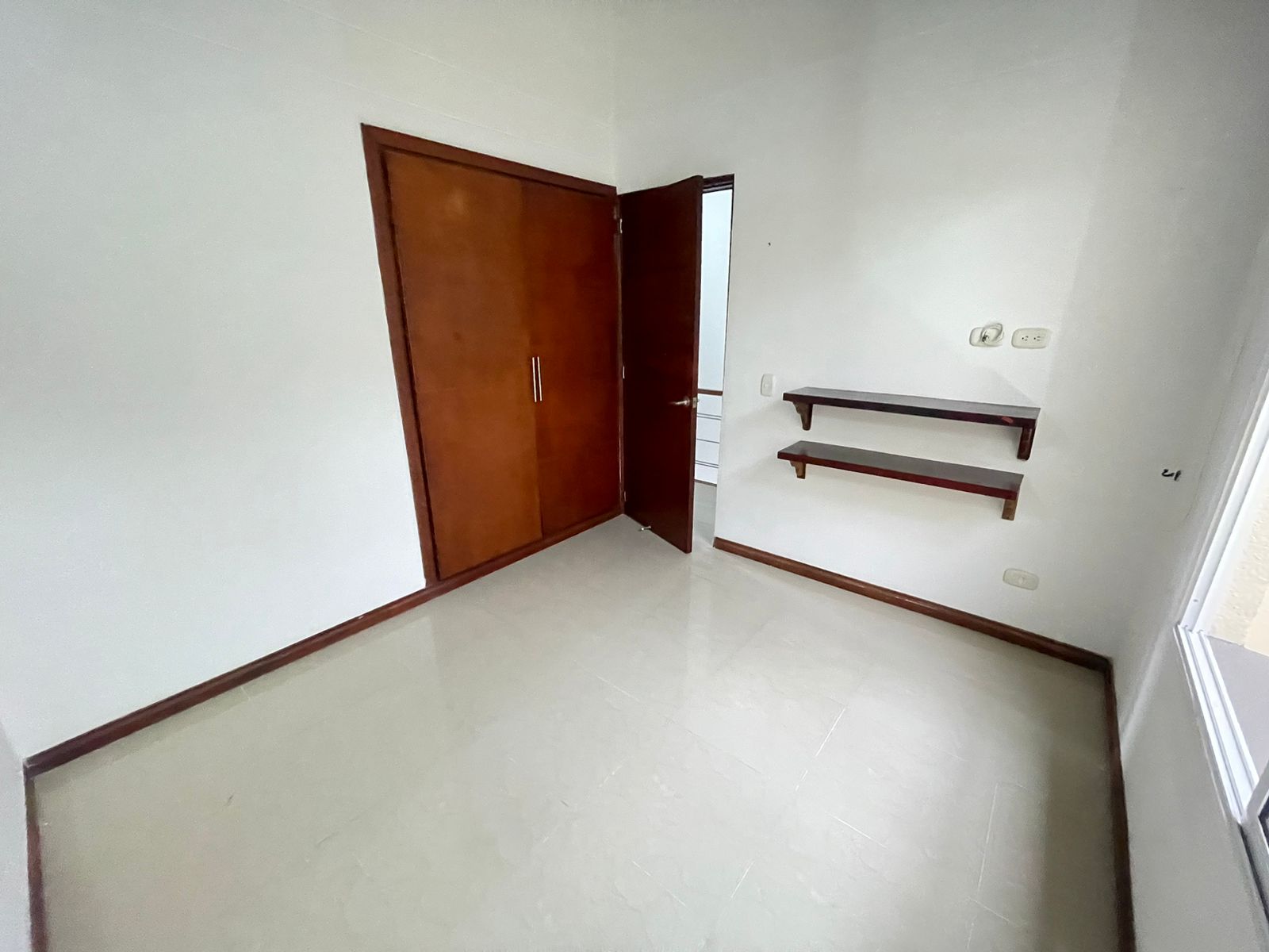 Casa amplia sector de la avenida centenario  (14).jpeg