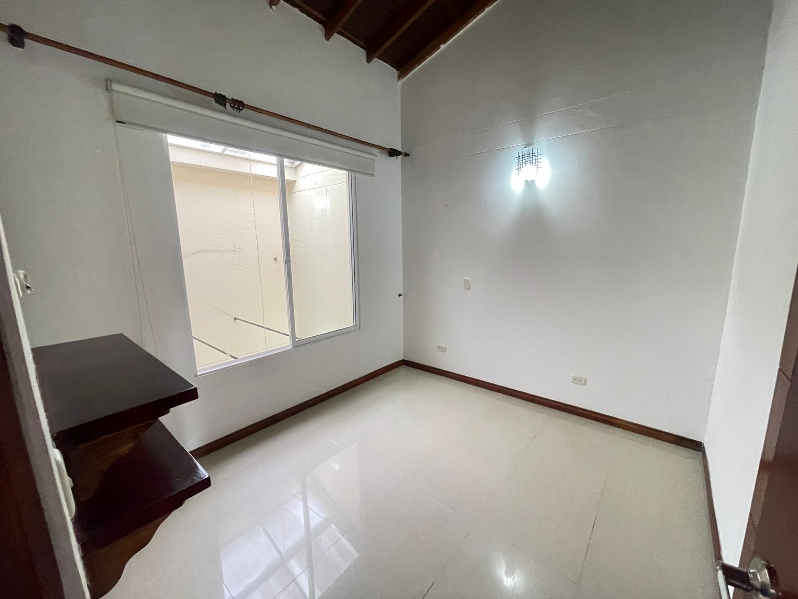 Casa amplia sector de la avenida centenario  (13).jpeg