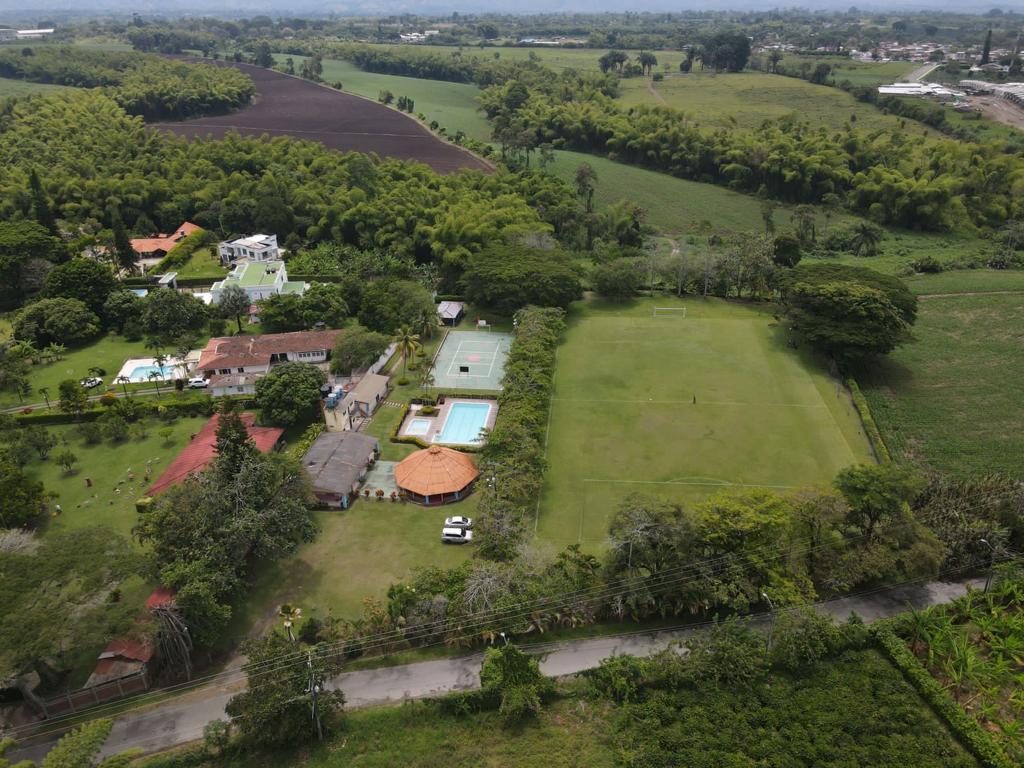 SE VENDE FINCA EN LA TEBAIDA (5).jpg