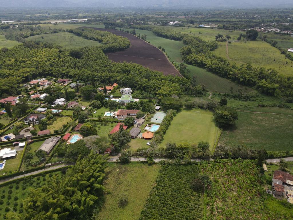 SE VENDE FINCA EN LA TEBAIDA (13).jpg
