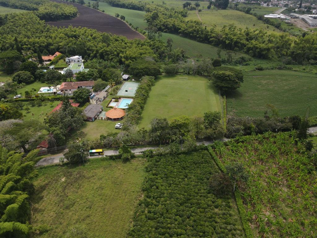 SE VENDE FINCA EN LA TEBAIDA (16).jpg