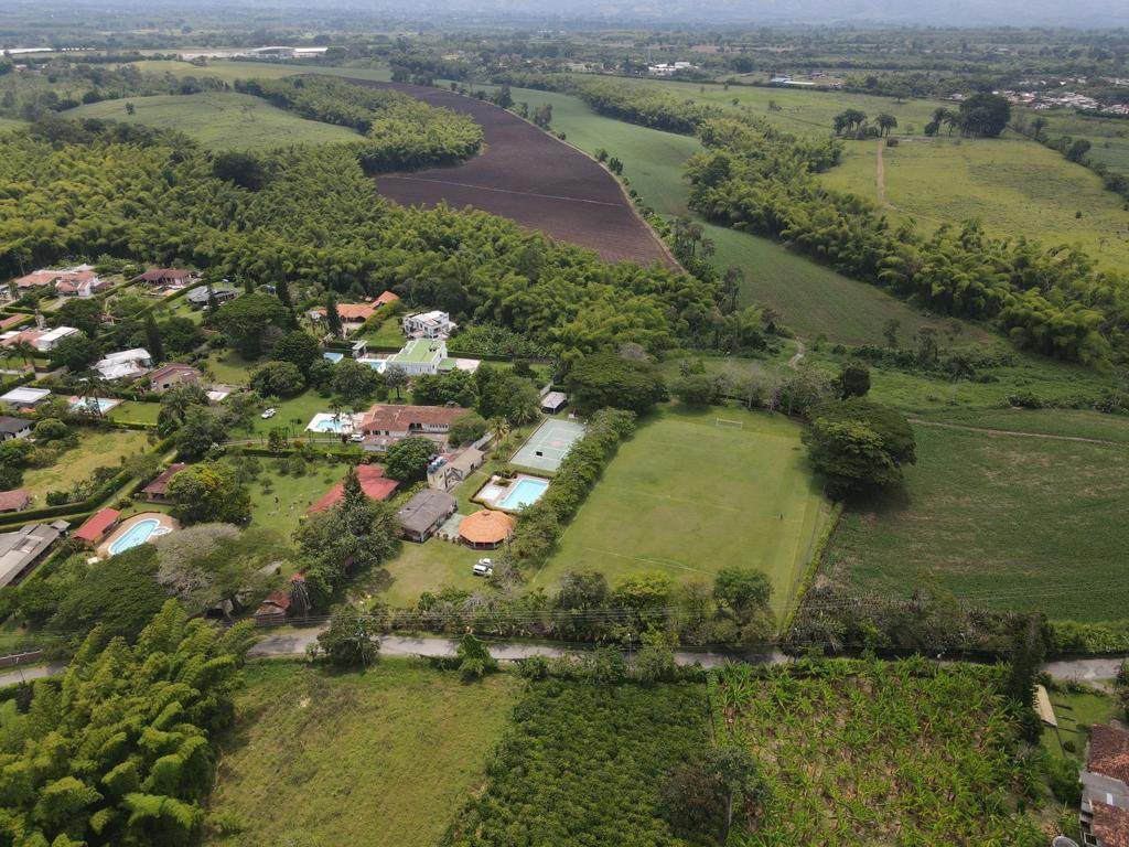SE VENDE FINCA EN LA TEBAIDA (3).jpg