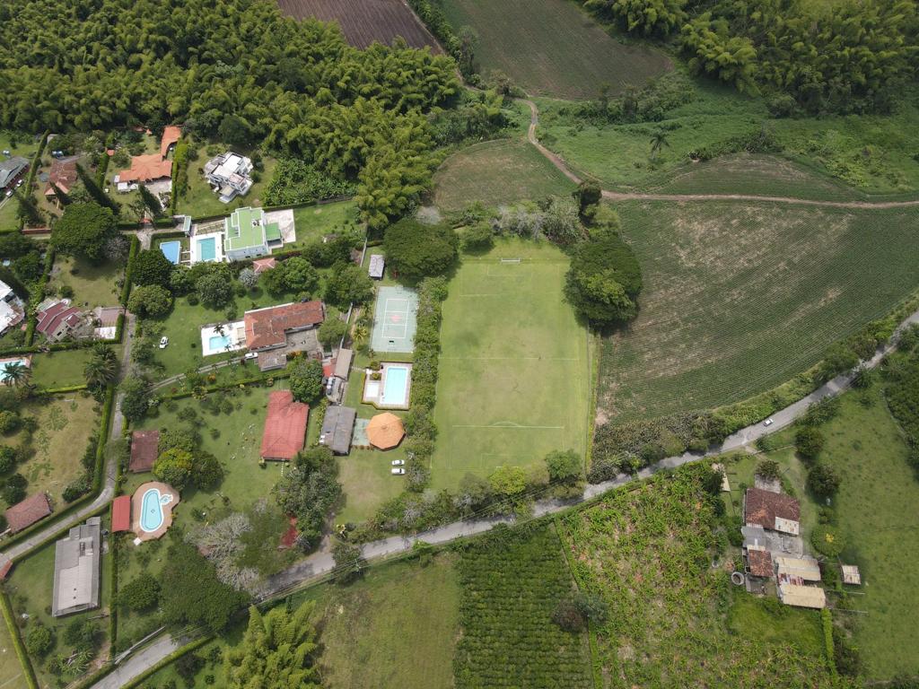 SE VENDE FINCA EN LA TEBAIDA (9).jpg