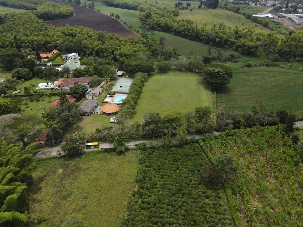 SE VENDE FINCA EN LA TEBAIDA (2).jpg