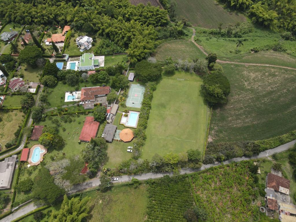 SE VENDE FINCA EN LA TEBAIDA (8).jpg