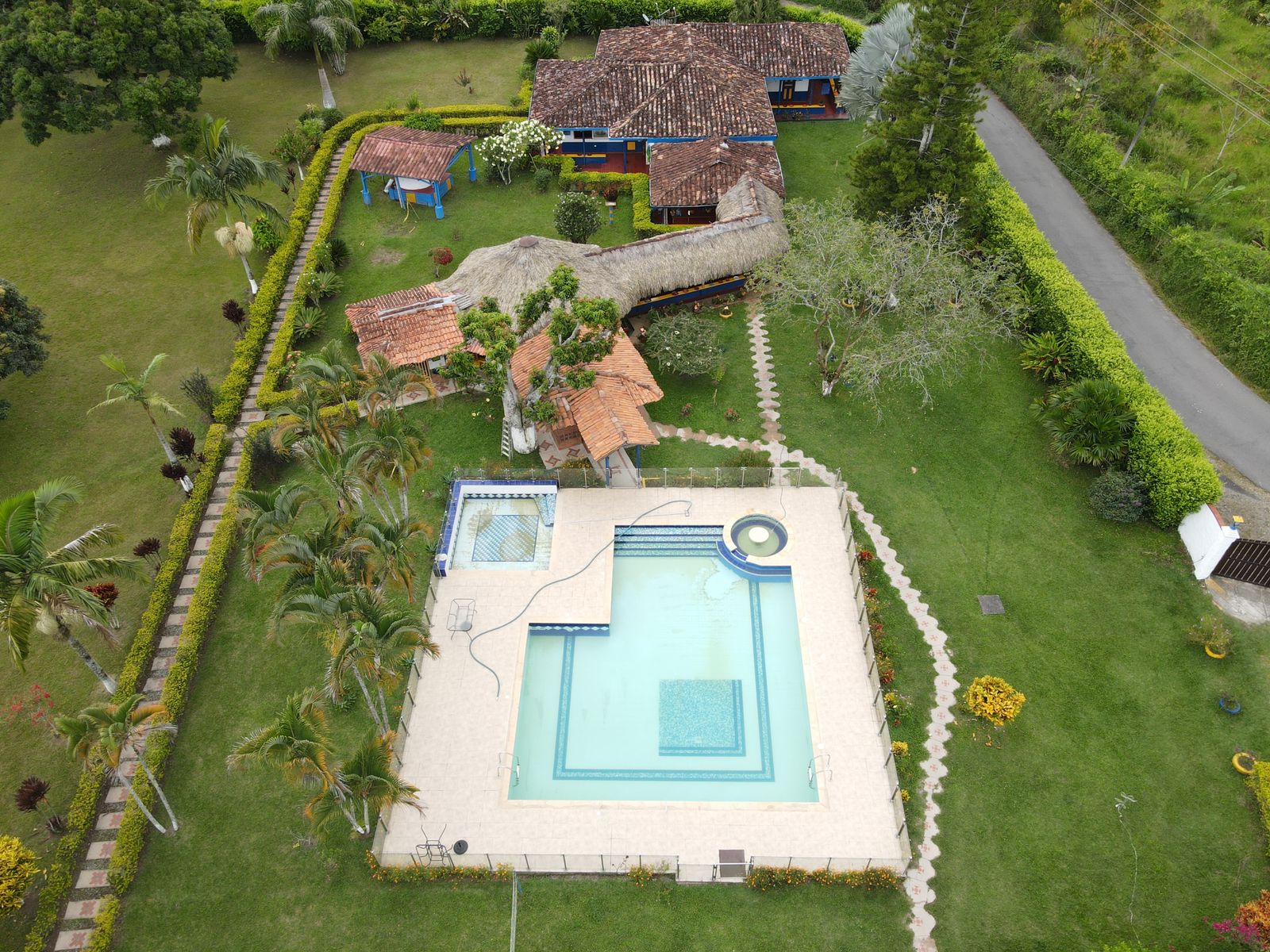 SE VENDE FINCA  EN MONTENEGRO (1).jpg