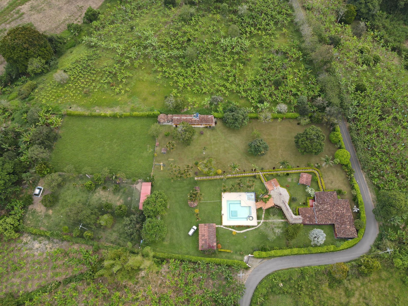 SE VENDE FINCA  EN MONTENEGRO (30).jpg