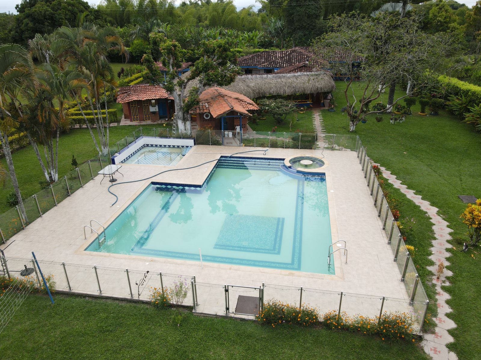 SE VENDE FINCA  EN MONTENEGRO (24).jpg