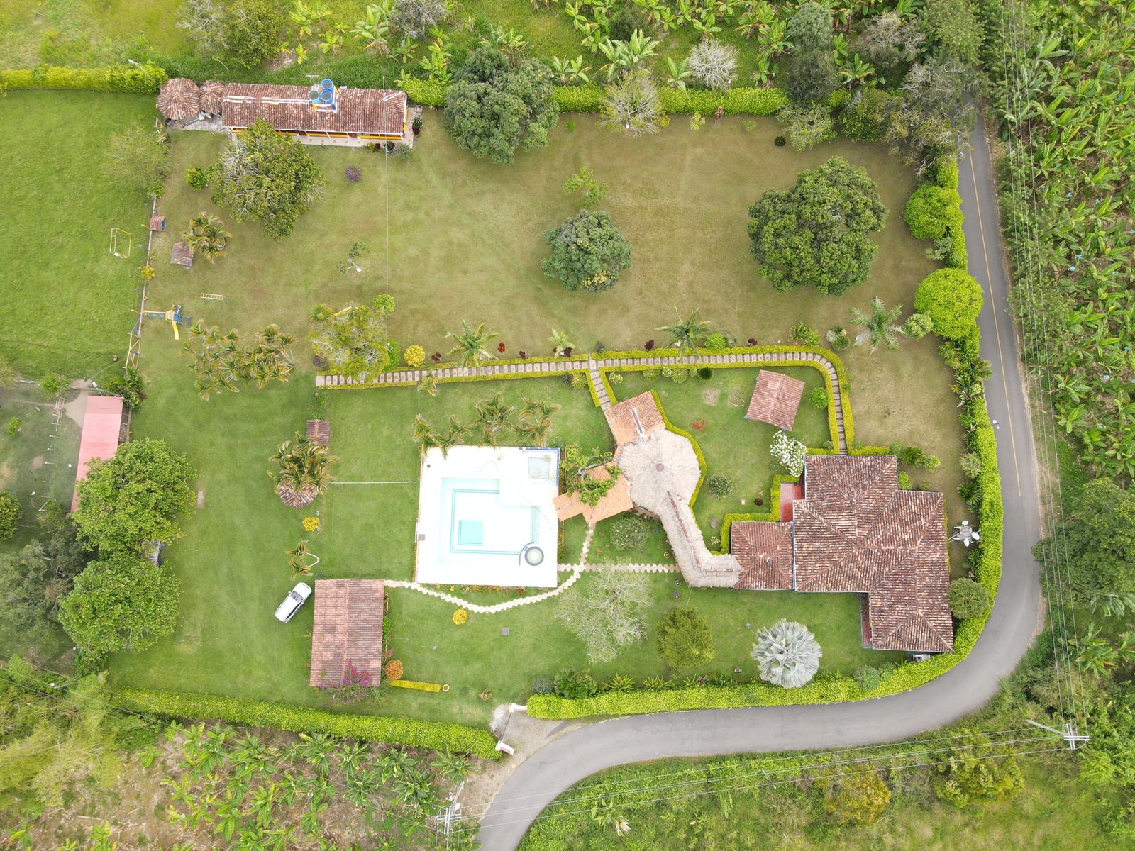 SE VENDE FINCA  EN MONTENEGRO (29).jpg