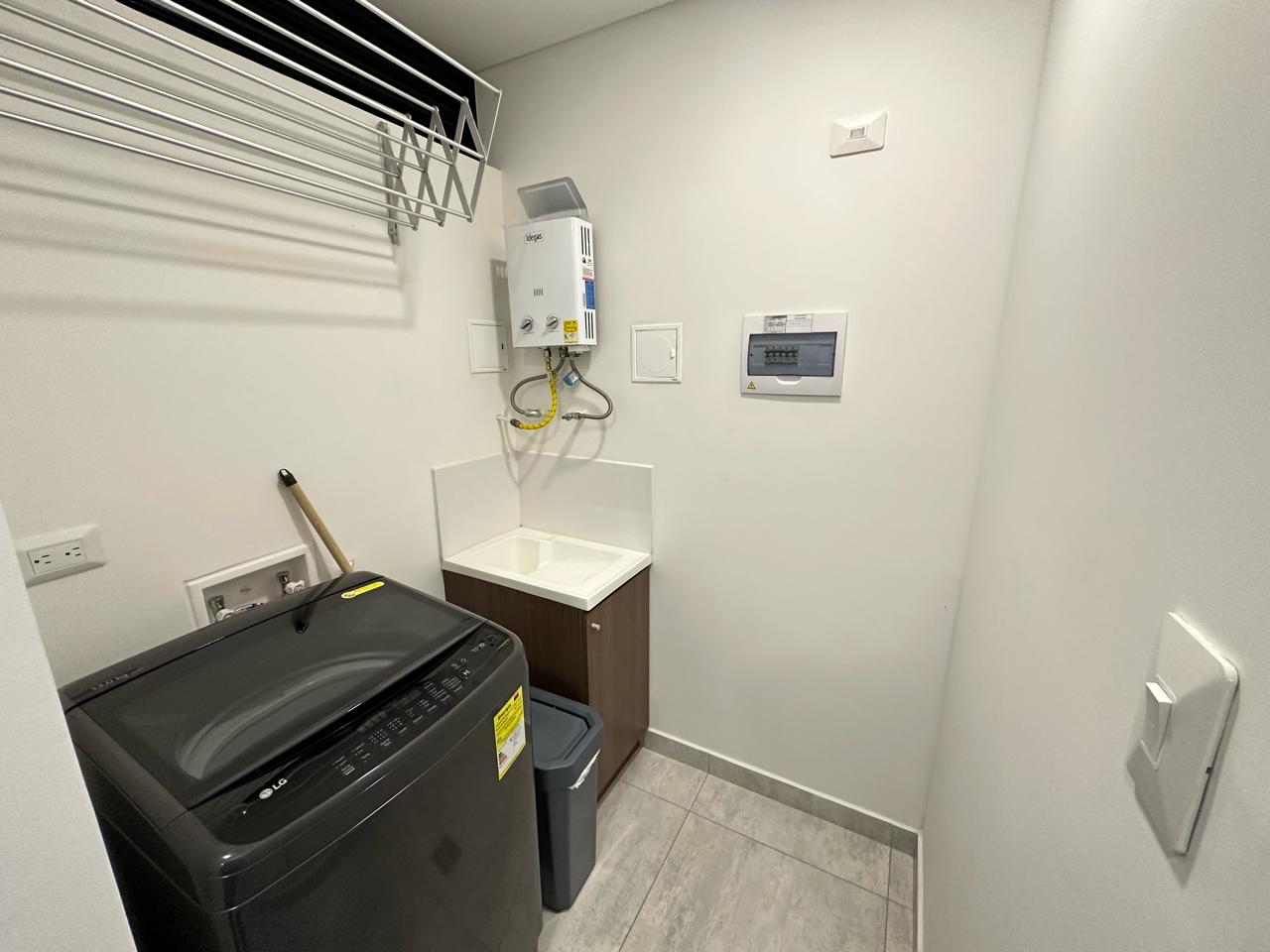 Apartestudio por mensualidad avenida centenario monserrat  (3).jpeg