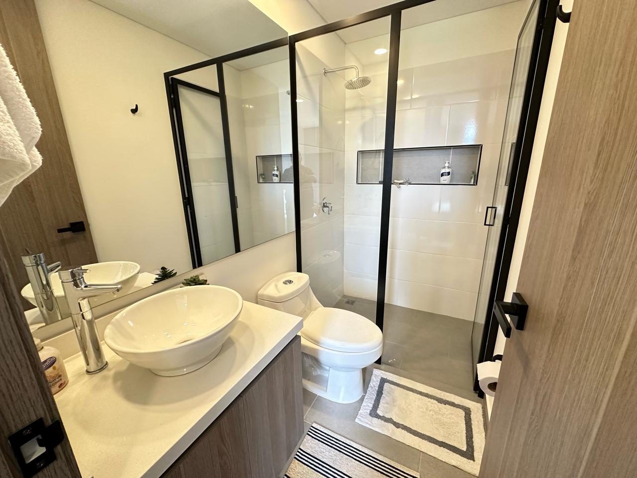 Apartestudio por mensualidad avenida centenario monserrat  (6).jpeg