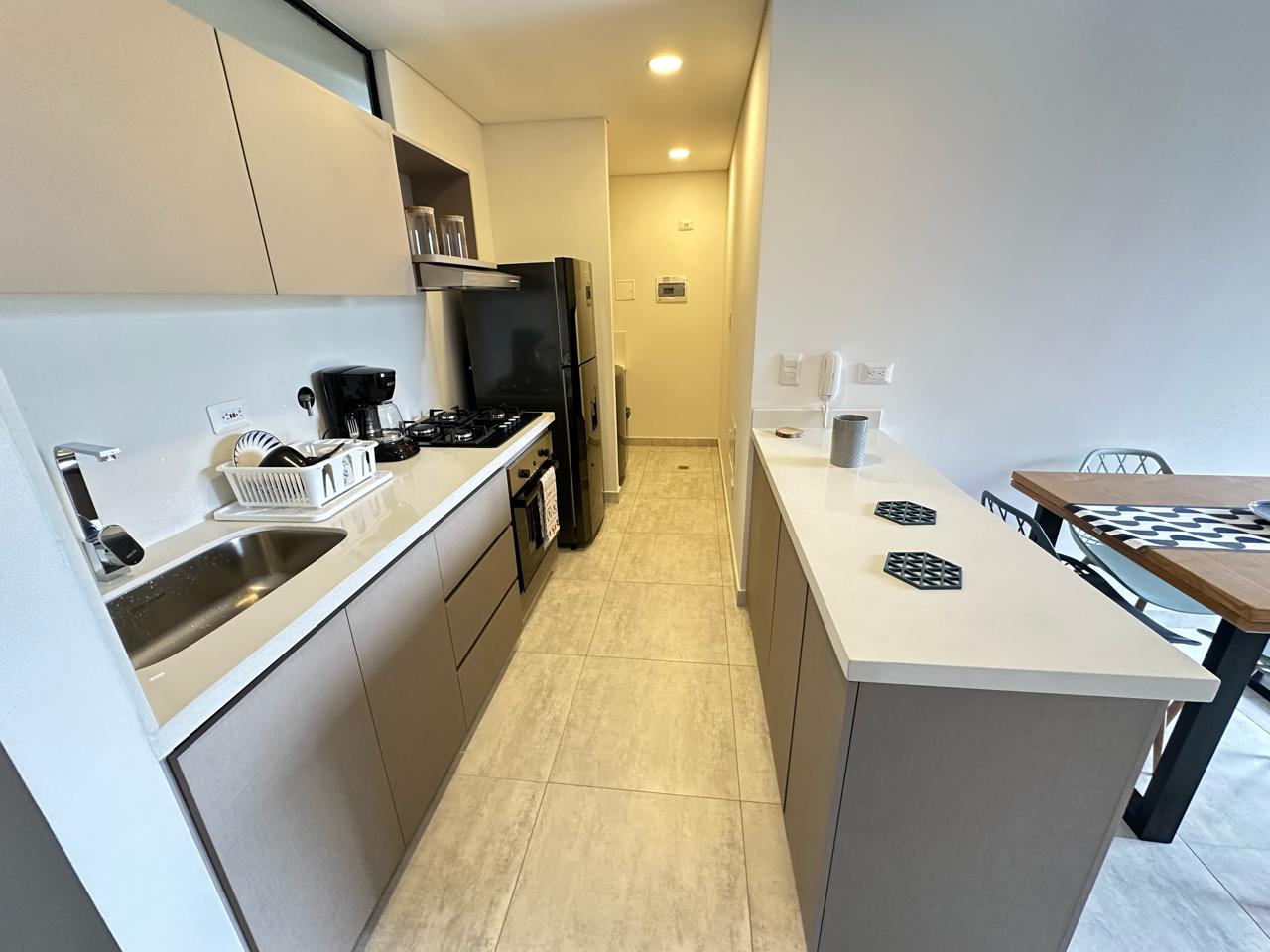 Apartestudio por mensualidad avenida centenario monserrat  (26).jpeg