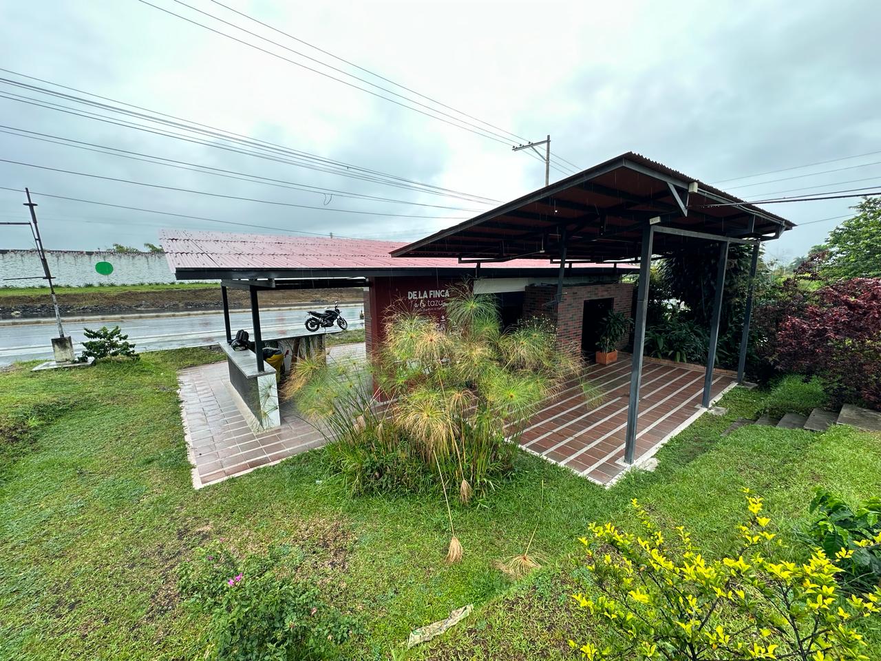 se arrienda local via montenegro sector mercar armenia quindio  (14).jpg