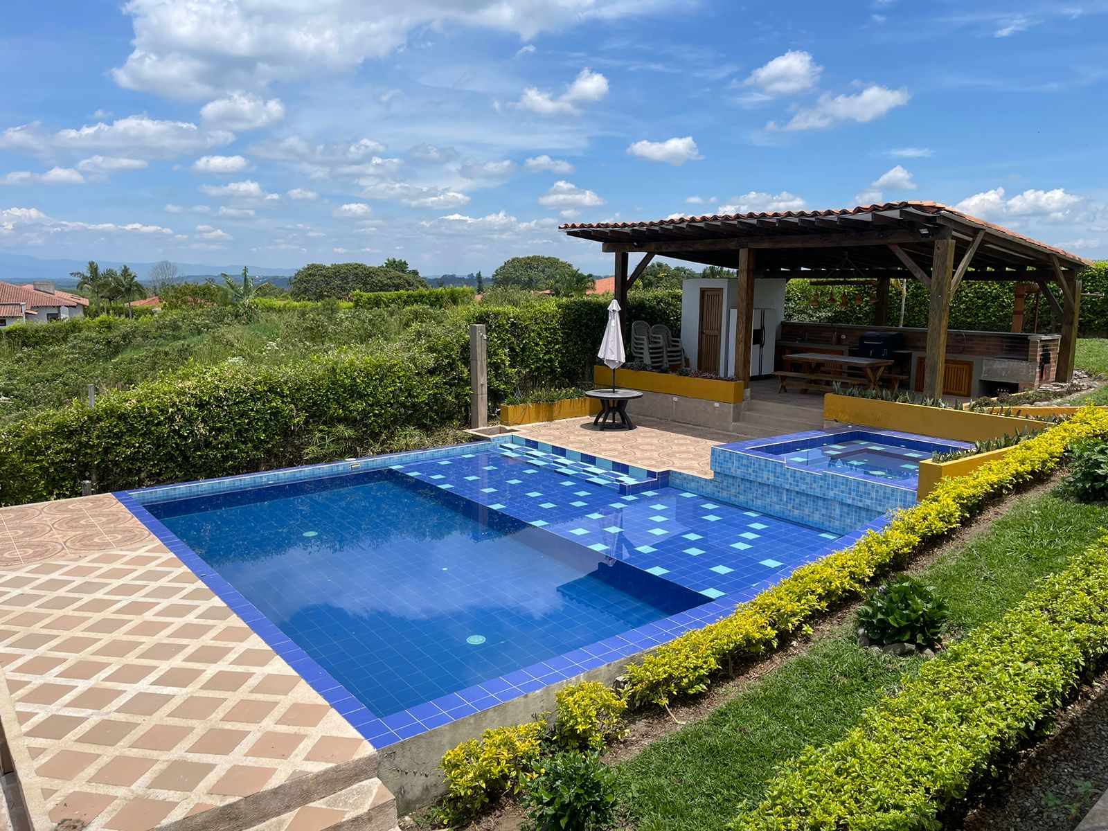 se vende casa campestre en montenegro quindio (13).jpg