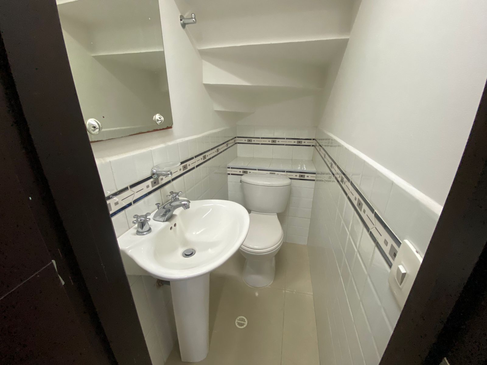 6d6baea1-aa82-4b12-b536-dac5f0e8c764.jpg