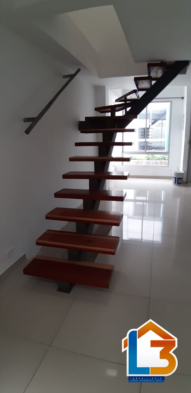 cef670b6-fd43-4253-9519-3d5b06059788.jpg