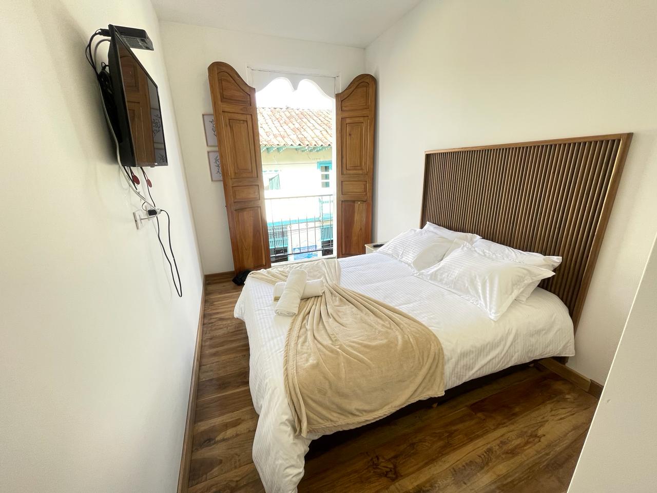 Se vende casa - hotel en circasia quindio (23).jpg