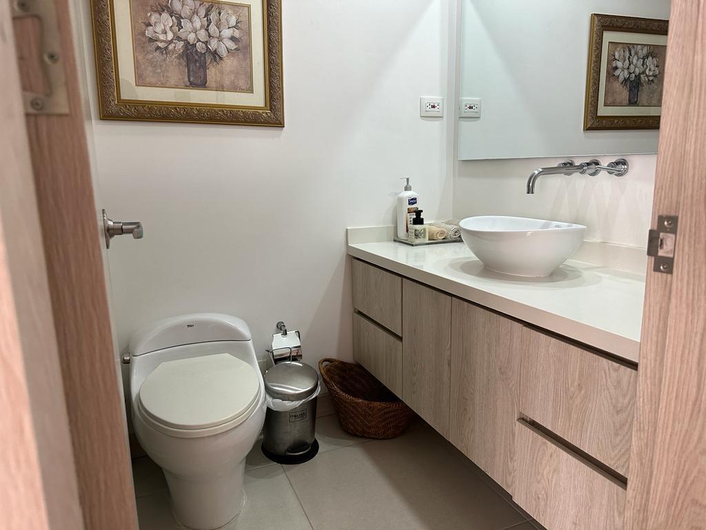 se vente apartamento en la castellana (6).jpg