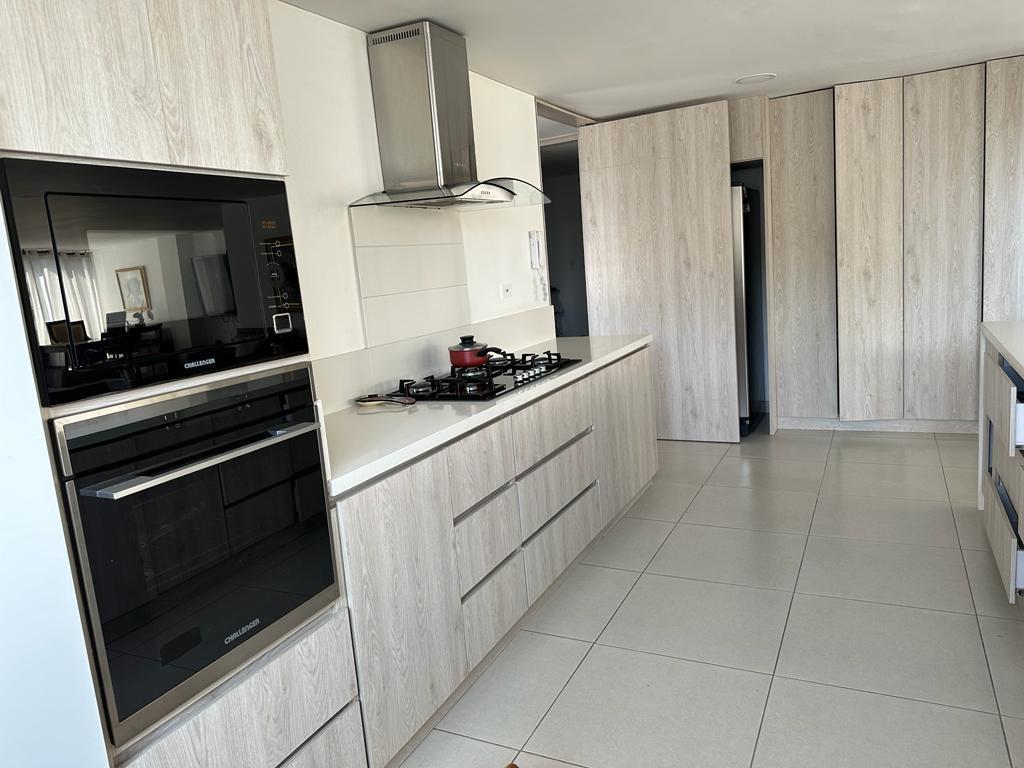 se vente apartamento en la castellana (12).jpg