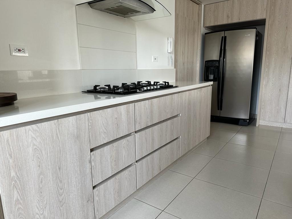 se vente apartamento en la castellana (14).jpg