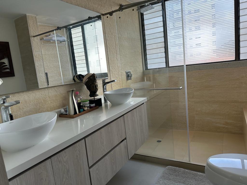 se vente apartamento en la castellana (27).jpg