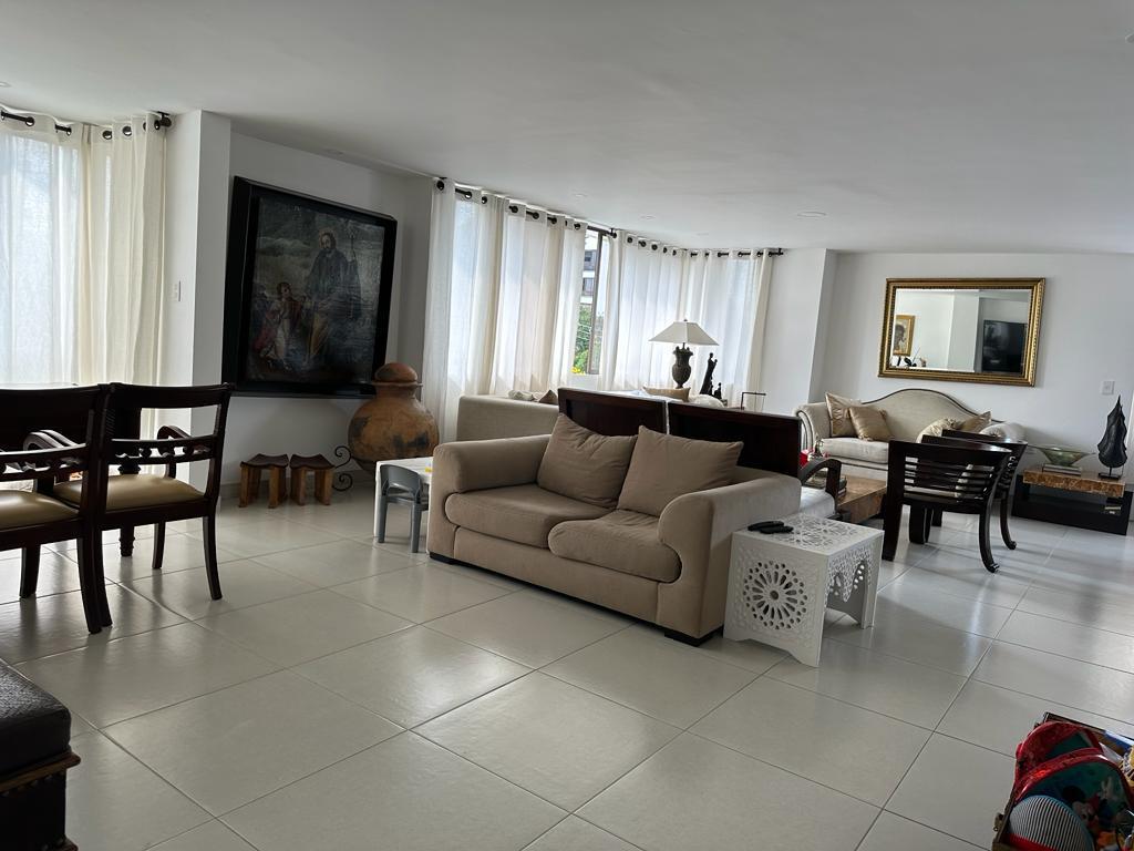 se vente apartamento en la castellana (28).jpg