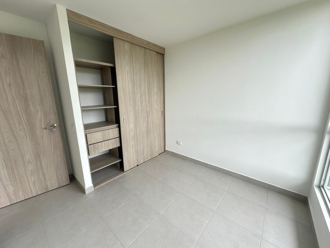 Se vende Apto en la avenida centenario  (14).jpg