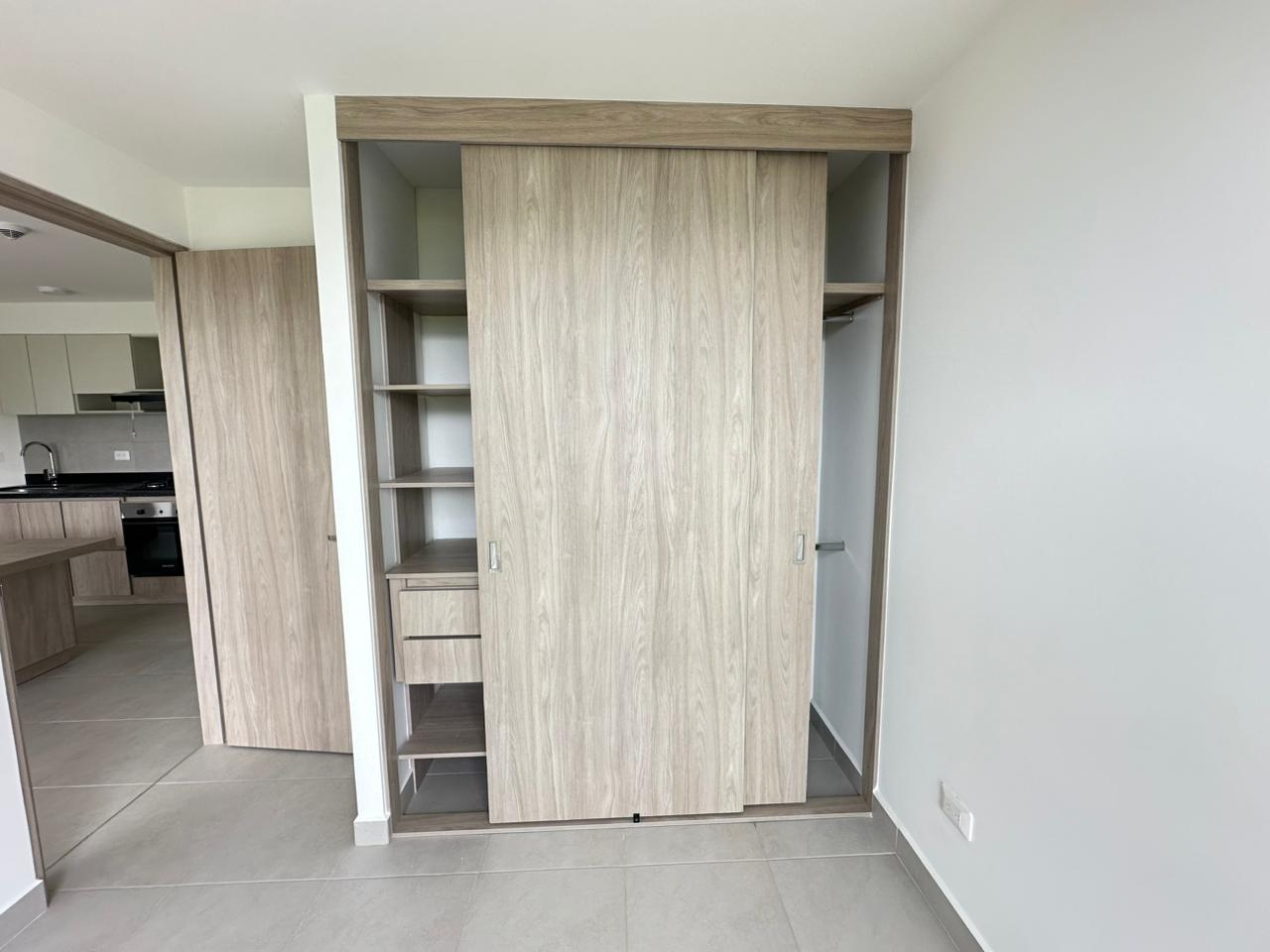 Se vende Apto en la avenida centenario  (19).jpg