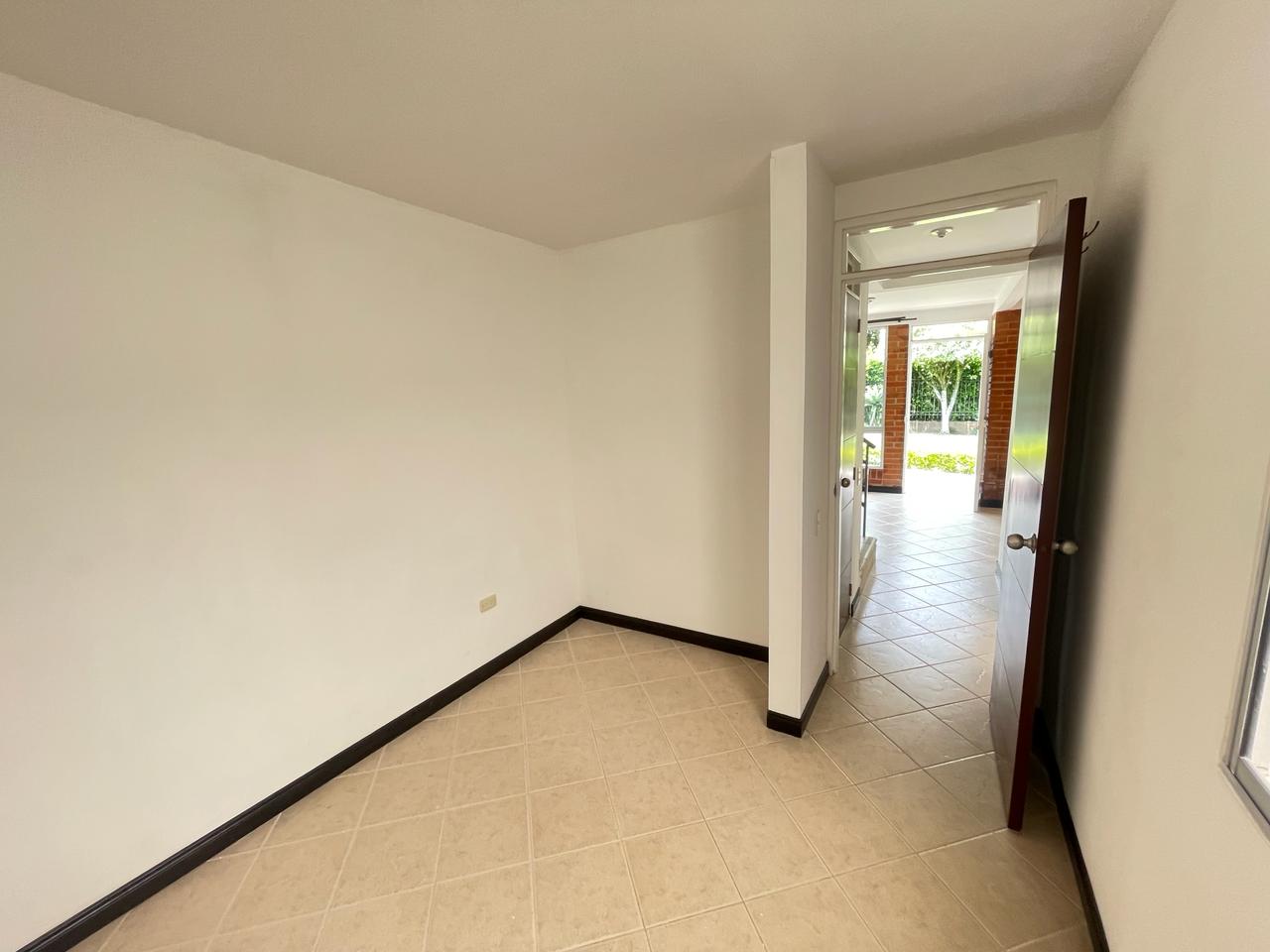 se vende casa en el sector del sur de armenia (10).jpg