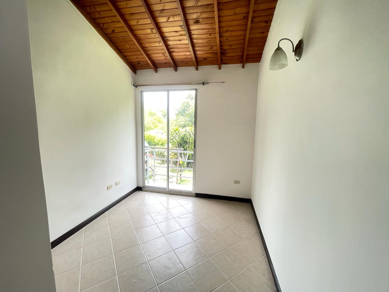 se vende casa en el sector del sur de armenia (15).jpg