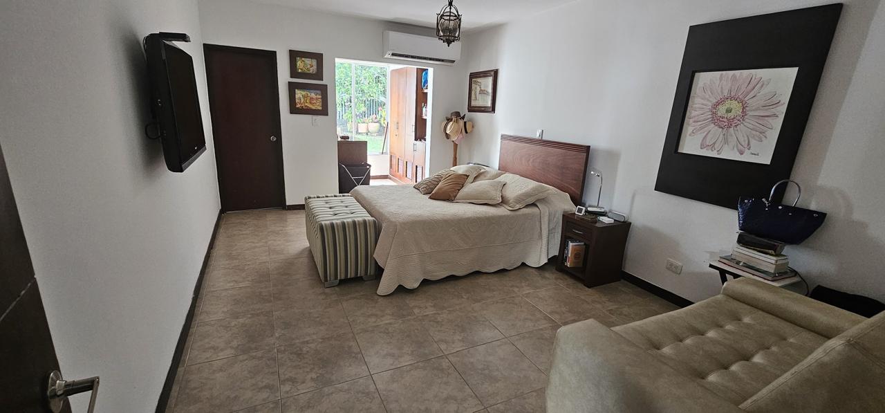 SE VENDE CHALET EN EL CARNERO (4).jpg