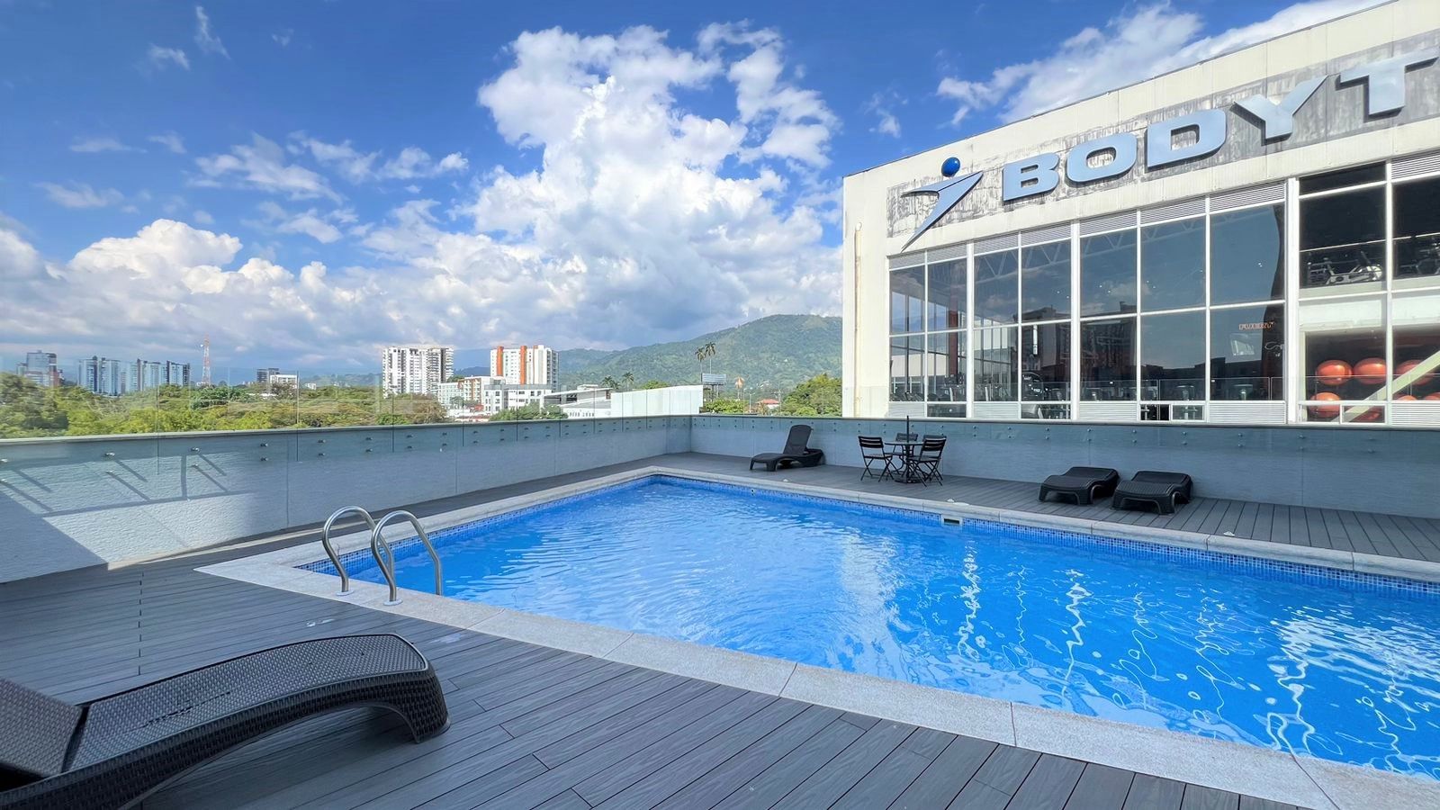 Se vende apartamento en la avenida centenario (25).jpg