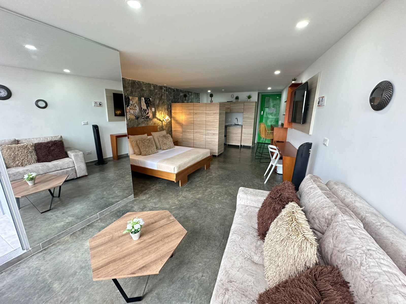 apartaestudio amoblado alquiler por dias barrio la castellana  (19).jpeg