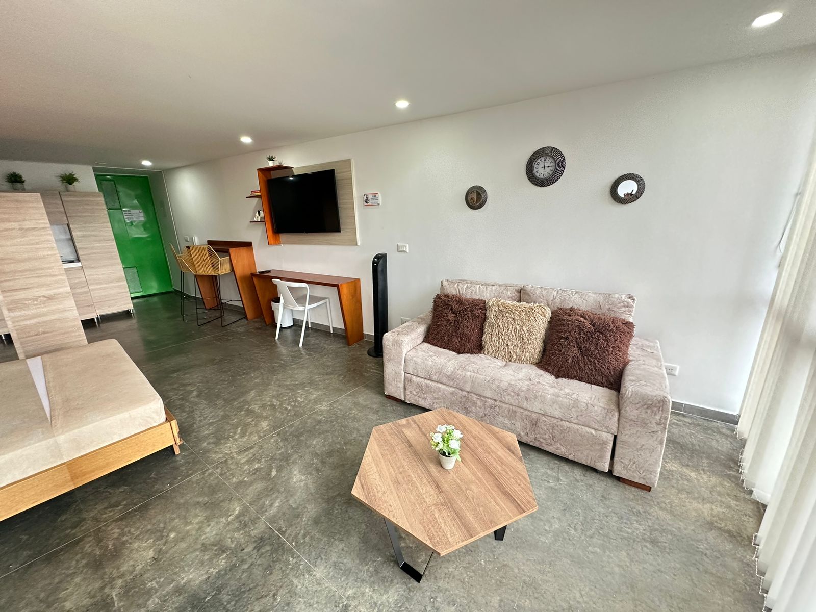 apartaestudio amoblado alquiler por dias barrio la castellana  (23).jpeg