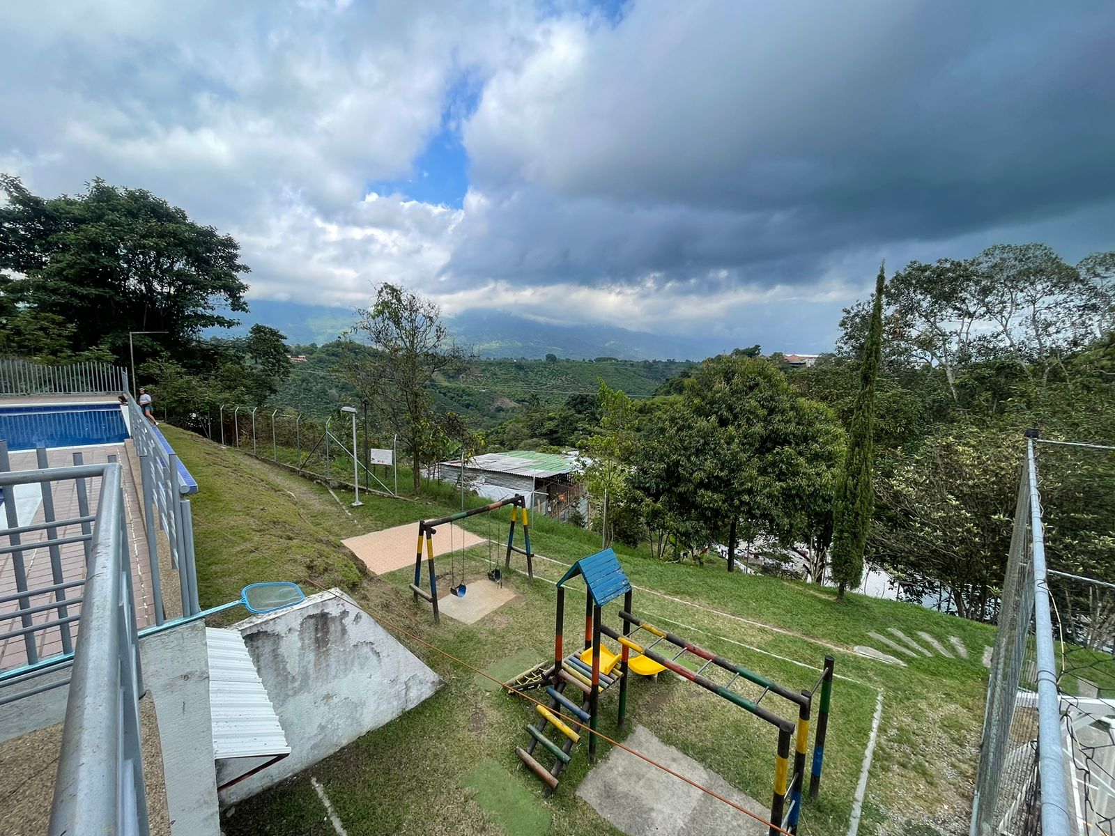 se vende aparta-estudio en el centro de laciuda de armenia (8).jpg