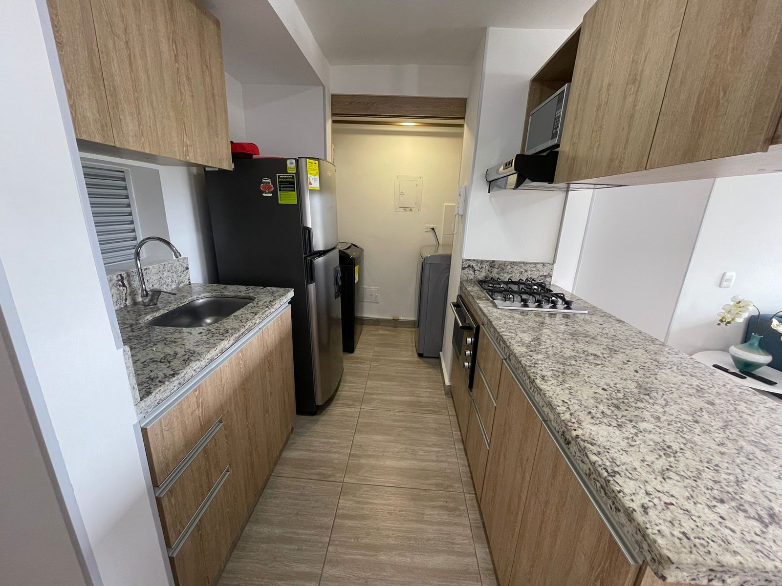 APARTAMENTO AMOBLADO TRES HABITACIONES EN AVENIDA 19 NORTE , ALQUIER POR NOCHES Y MENSUAL  (11).jpeg