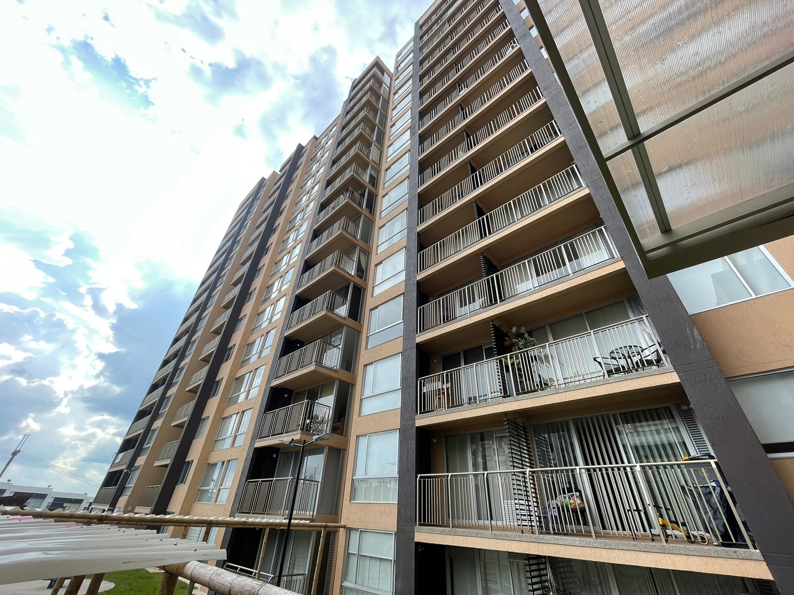 APARTAMENTO AMOBLADO TRES HABITACIONES EN AVENIDA 19 NORTE , ALQUIER POR NOCHES Y MENSUAL  (8).jpeg